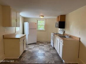 143 Chaney Ave in Jacksonville, NC - Building Photo - Building Photo