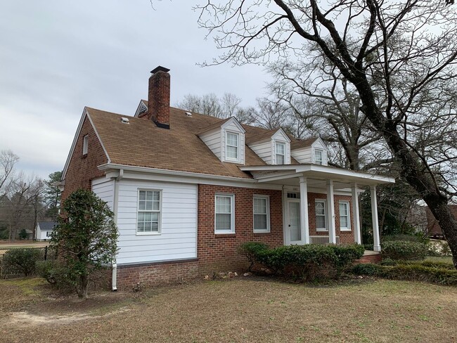 1203 S Main St in Lillington, NC - Building Photo - Building Photo