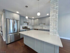 266 Garibaldi Ave in Lodi, NJ - Foto de edificio - Building Photo