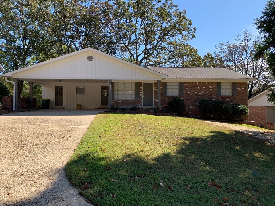5408 N Cedar St in North Little Rock, AR - Building Photo