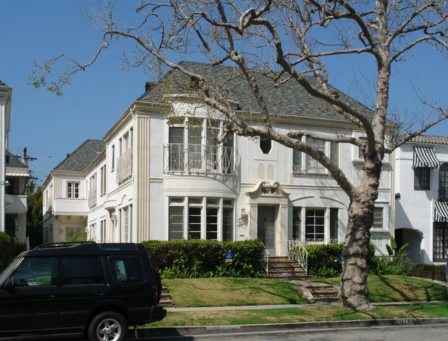 9945-9947 Robbins Dr in Beverly Hills, CA - Foto de edificio - Building Photo