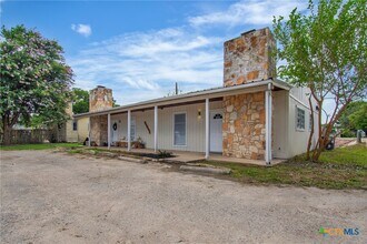 636 Mill St in San Marcos, TX - Building Photo - Building Photo