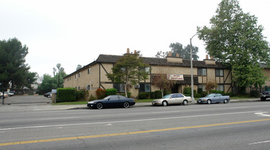 Woodman Court in Van Nuys, CA - Building Photo - Building Photo