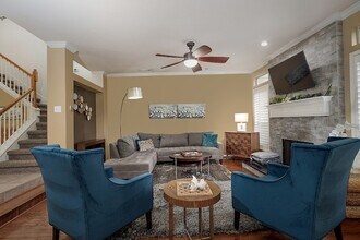 110 N Valley Oaks Cir in Spring, TX - Building Photo - Building Photo