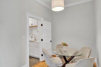 1475 Beacon St, Unit 2 in Brookline, MA - Building Photo - Building Photo