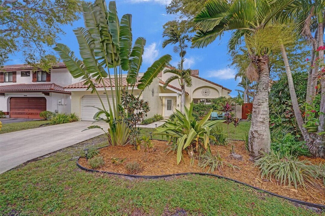 2865 Egret Way in Hollywood, FL - Building Photo