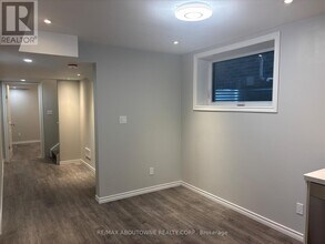 43 Lovett Ln in Guelph, ON - Building Photo - Building Photo