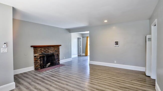 16818 Upland Ave in Fontana, CA - Building Photo - Building Photo