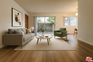 1261 Granville Ave in Los Angeles, CA - Building Photo