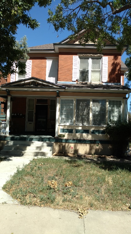 2112 N Grand Ave