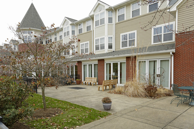 Munhall Retirement Residence in Homestead, PA - Foto de edificio - Building Photo