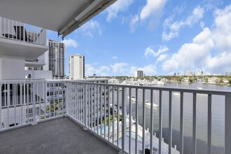 95 N Birch Rd, Unit Harbor Haven in Fort Lauderdale, FL - Foto de edificio - Building Photo