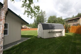 9819 St Lawrence Cir in Anchorage, AK - Building Photo - Building Photo