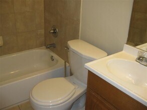 3010 Oakdale St in Houston, TX - Building Photo - Building Photo