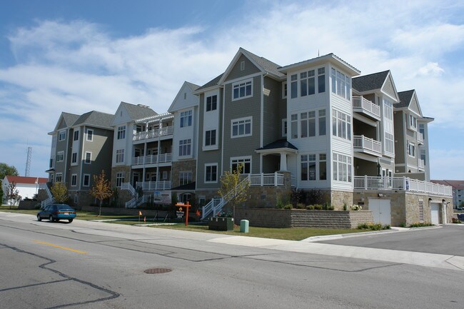 Marina Vista Condominiums in Sheboygan, WI - Building Photo - Building Photo