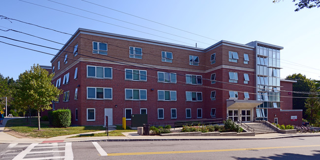 Pope Hall Bridgewater State College in Bridgewater, MA - Foto de edificio - Building Photo