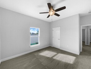 1045 James Dr in Poinciana, FL - Foto de edificio - Building Photo