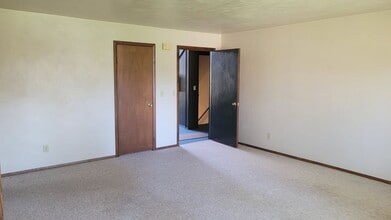 246 Ashland Ct in Ironwood, MI - Building Photo - Building Photo