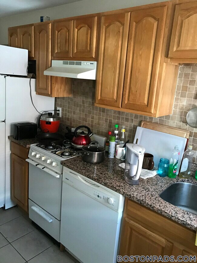 4 President Terrace, Unit 2 in Boston, MA - Foto de edificio - Building Photo