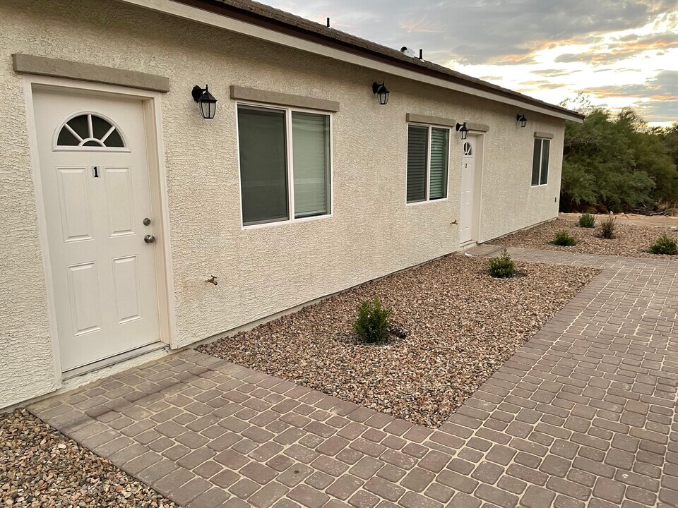 1400 Star Rd, Unit 4 in Pahrump, NV - Foto de edificio