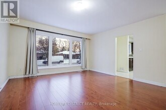 40 Calumet Crescent in Toronto, ON - Building Photo - Building Photo