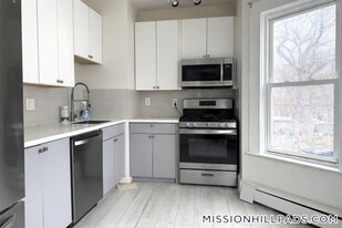 4 Woodbine St, Unit 2 in Boston, MA - Building Photo