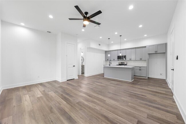 955 Elkhart St in Houston, TX - Building Photo - Building Photo