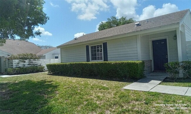 13764 SW 149th Cir Ln in Miami, FL - Building Photo - Building Photo