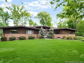 950 Rock Rimmon Rd in Stamford, CT - Building Photo