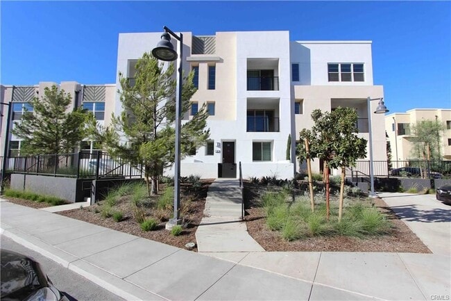 180 Harringay in Irvine, CA - Building Photo - Building Photo