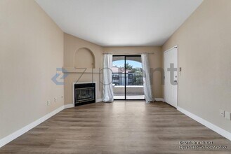 950 Seven Hills Dr in Henderson, NV - Building Photo - Building Photo
