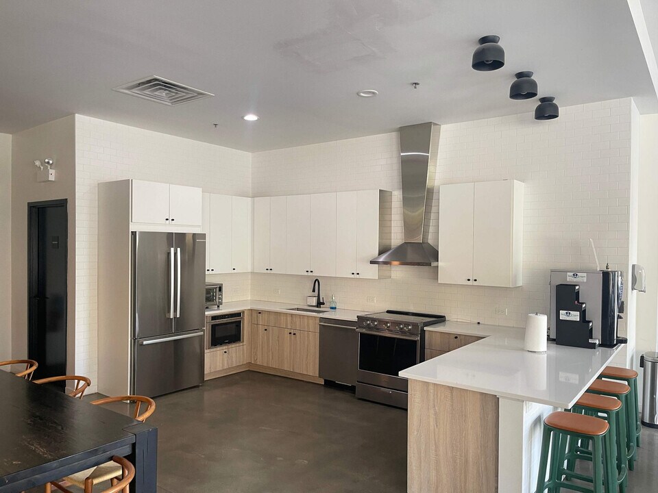 1407 W 15th St-Unit -ID1036632P in Chicago, IL - Building Photo