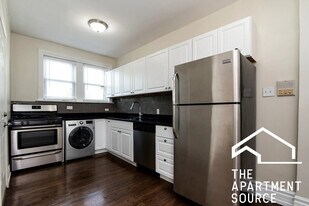 3819 1/2 N Greenview Ave, Unit 1E in Chicago, IL - Building Photo