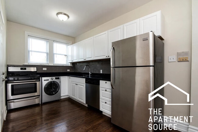 property at 3819 1/2 N Greenview Ave