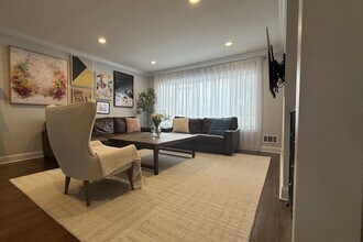 9 Gibbs Rd in Dumont, NJ - Building Photo - Building Photo