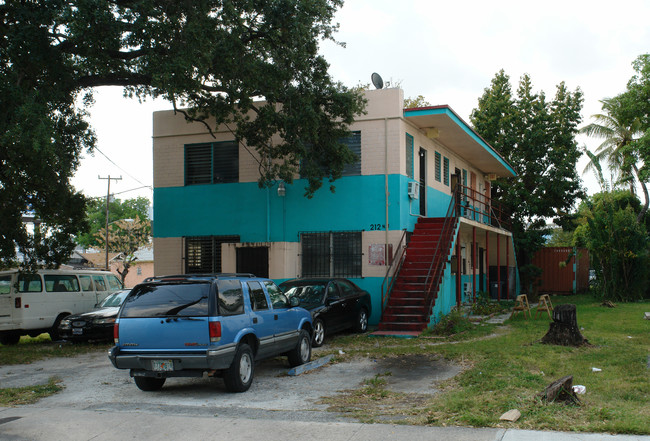 212 NW 15th St in Miami, FL - Building Photo - Building Photo