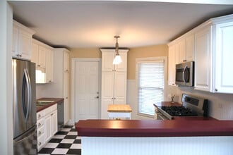 2138 Stirrup Ln in Wheaton, IL - Building Photo - Building Photo