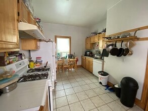 11 Cameron Ave, Unit 1 in Somerville, MA - Building Photo - Building Photo