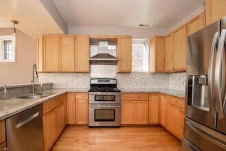 1216 E Hyde Park Blvd in Chicago, IL - Building Photo - Building Photo