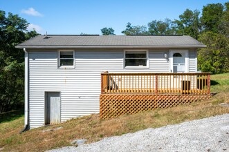 7278 Manns Dr in Fairlawn, VA - Building Photo - Building Photo