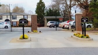 Athens Highlands in Athens, GA - Building Photo