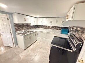 126 Oakland Ave, Unit 3 in Jersey City, NJ - Foto de edificio - Building Photo