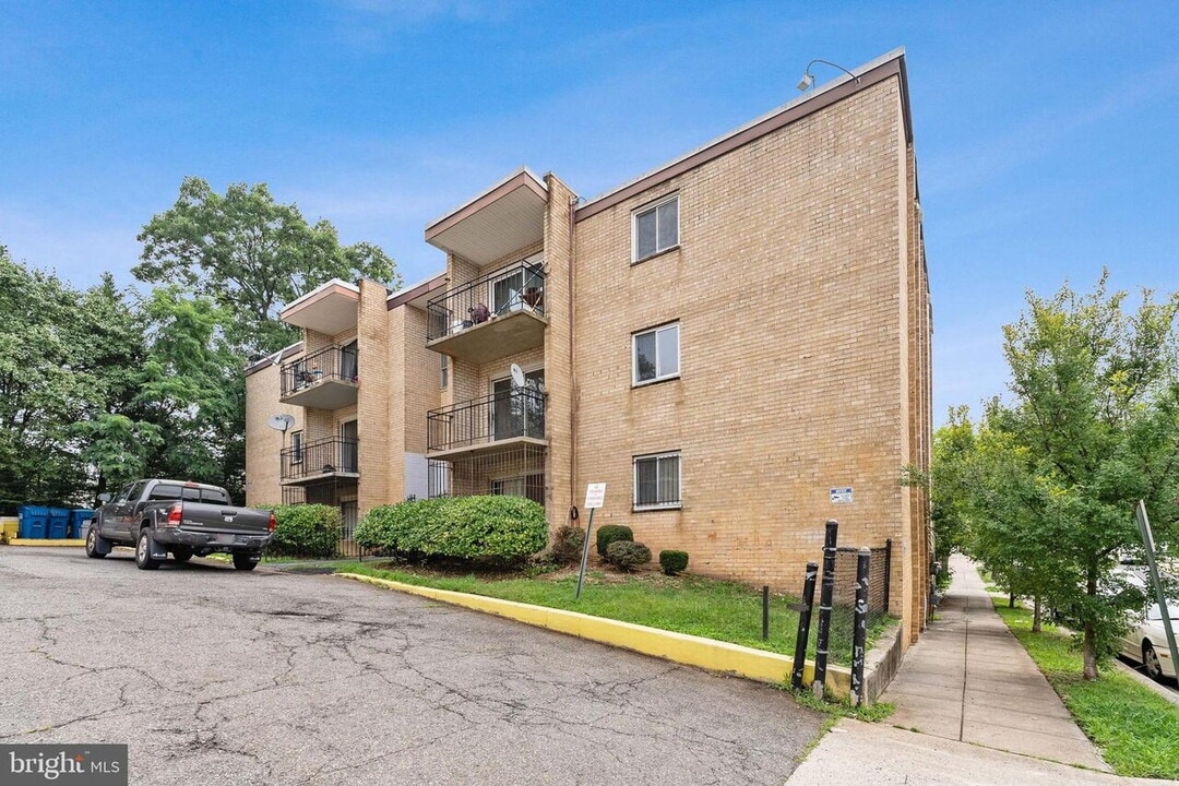 5106 F St SE in Washington, DC - Foto de edificio