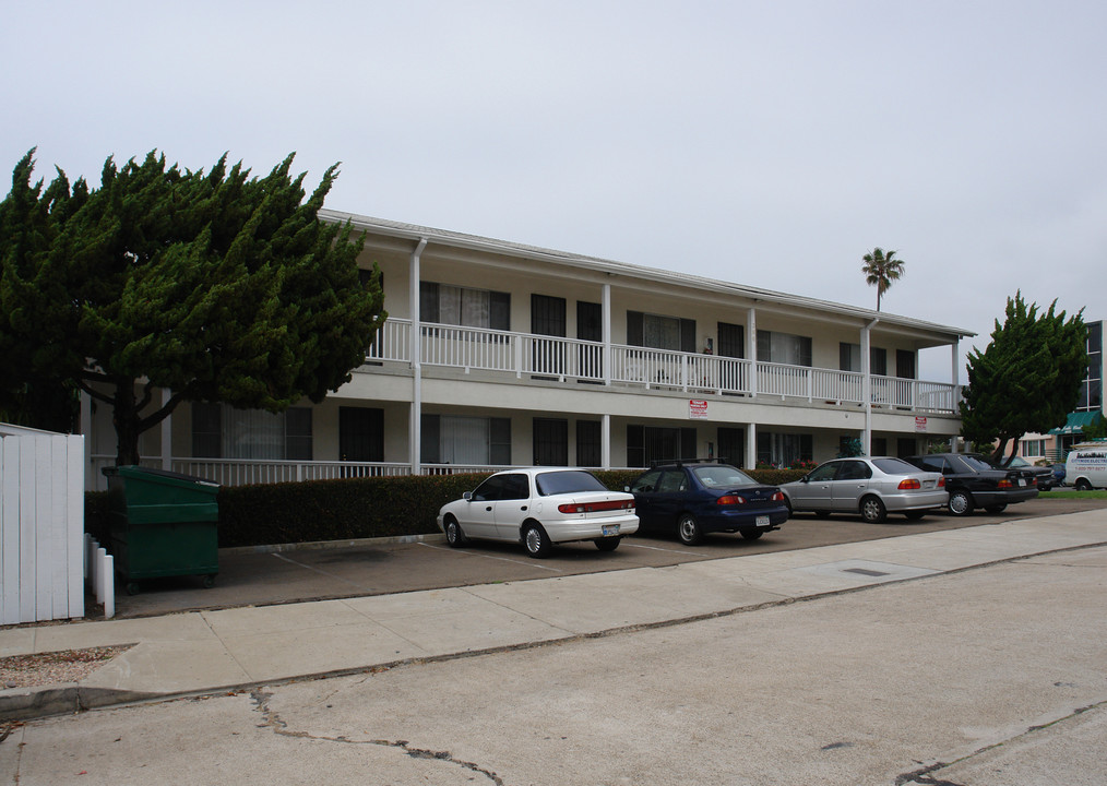 396 Kolmar St in La Jolla, CA - Foto de edificio