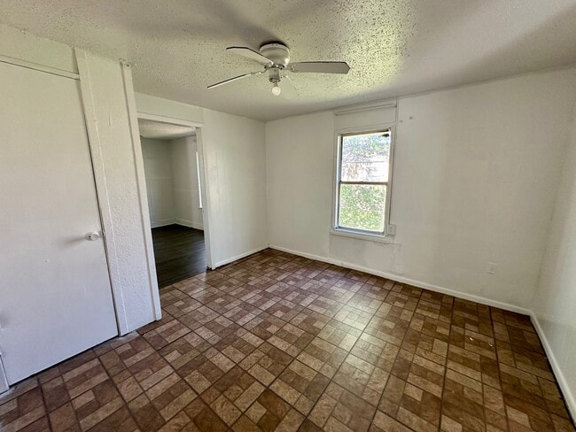 509 S Aylesford St in Big Spring, TX - Foto de edificio - Building Photo