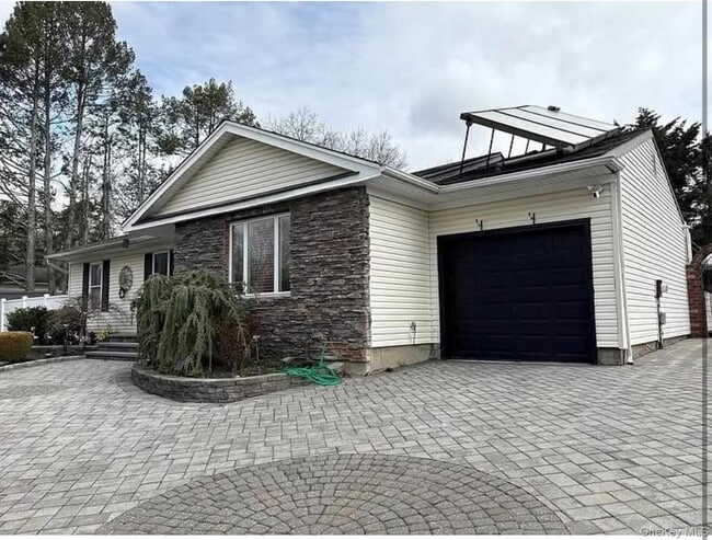 143 N Summit Ave in Patchogue, NY - Building Photo - Building Photo