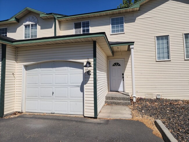 property at 1416 S Skyline Dr