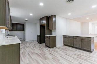 1717 Crescent St in Denton, TX - Foto de edificio - Building Photo
