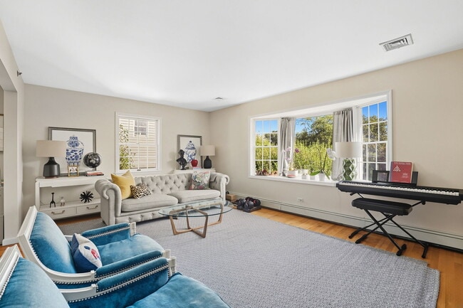 53 Prince St, Unit 2 in Hastings On Hudson, NY - Foto de edificio - Building Photo