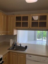 9360 Fontainebleau Blvd in Miami, FL - Building Photo - Building Photo